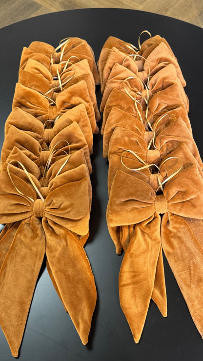Carmel Bows