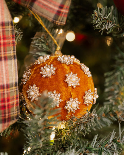 gold pearl baubles